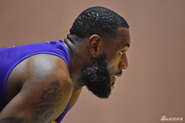 乔帅雪藏王哲林重用胡金秋 后者20分率队首胜